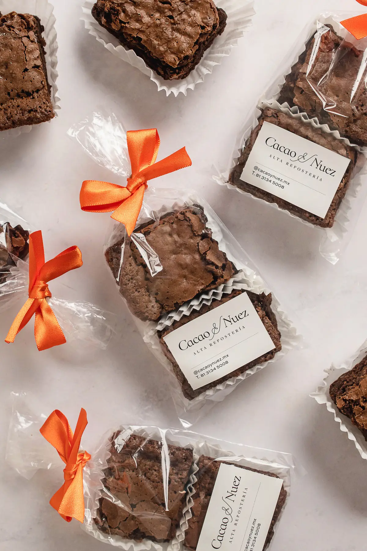Brownies caseros de chocolate en bolsitas de 2 piezas.