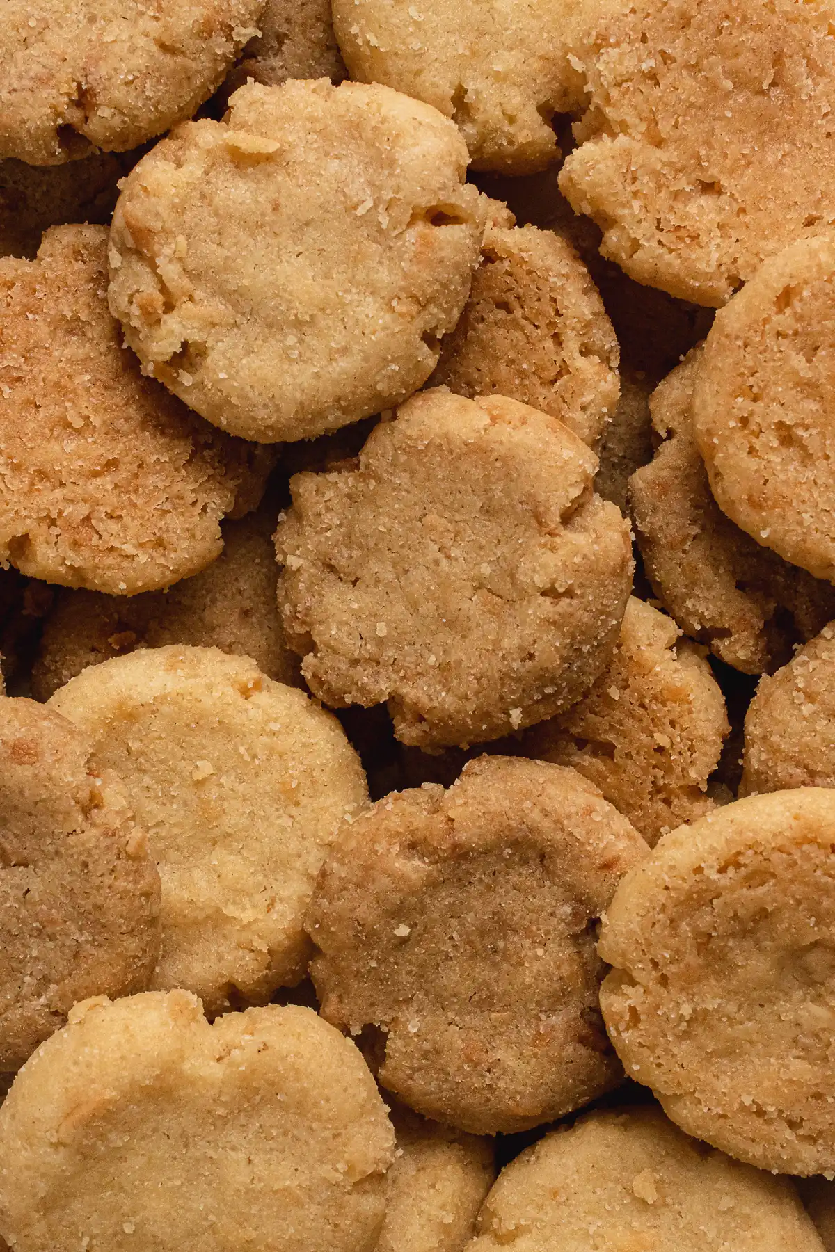 Galletas caseras de mantequilla con coco rallado.