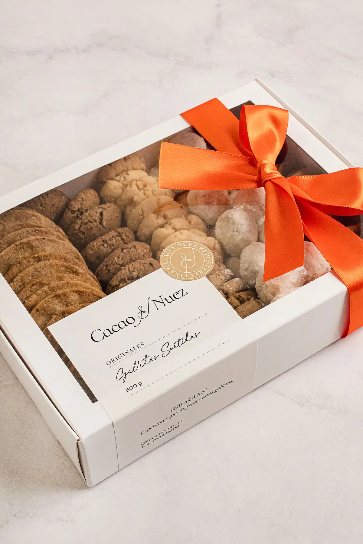 Galletas de mantequilla y nuez. Caja surtida de 500g ideal para regalar.