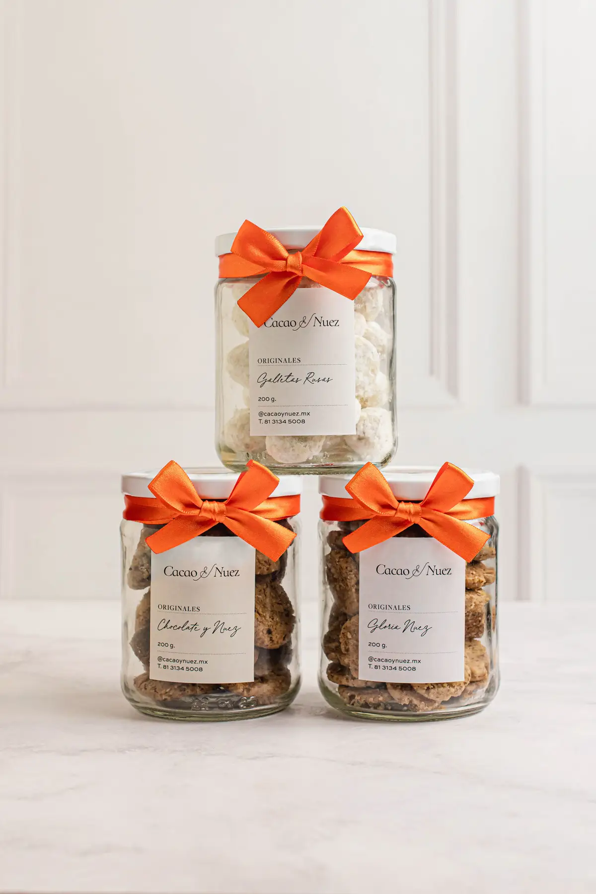 Galletas de mantequilla y nuez. Frascos de 200g ideales para regalar.