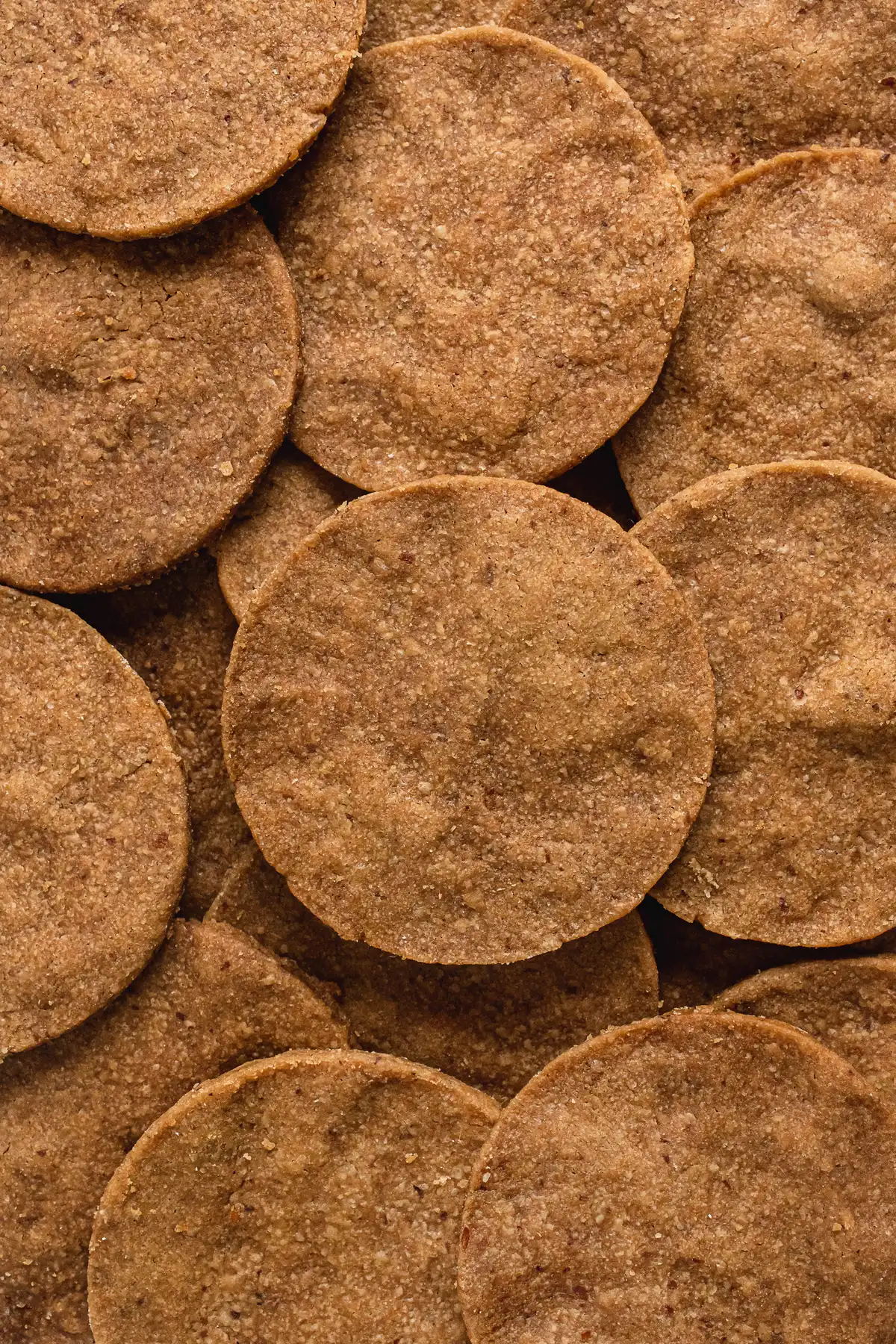 Galletas caseras de mantequilla, nuez y un toque de naranja.